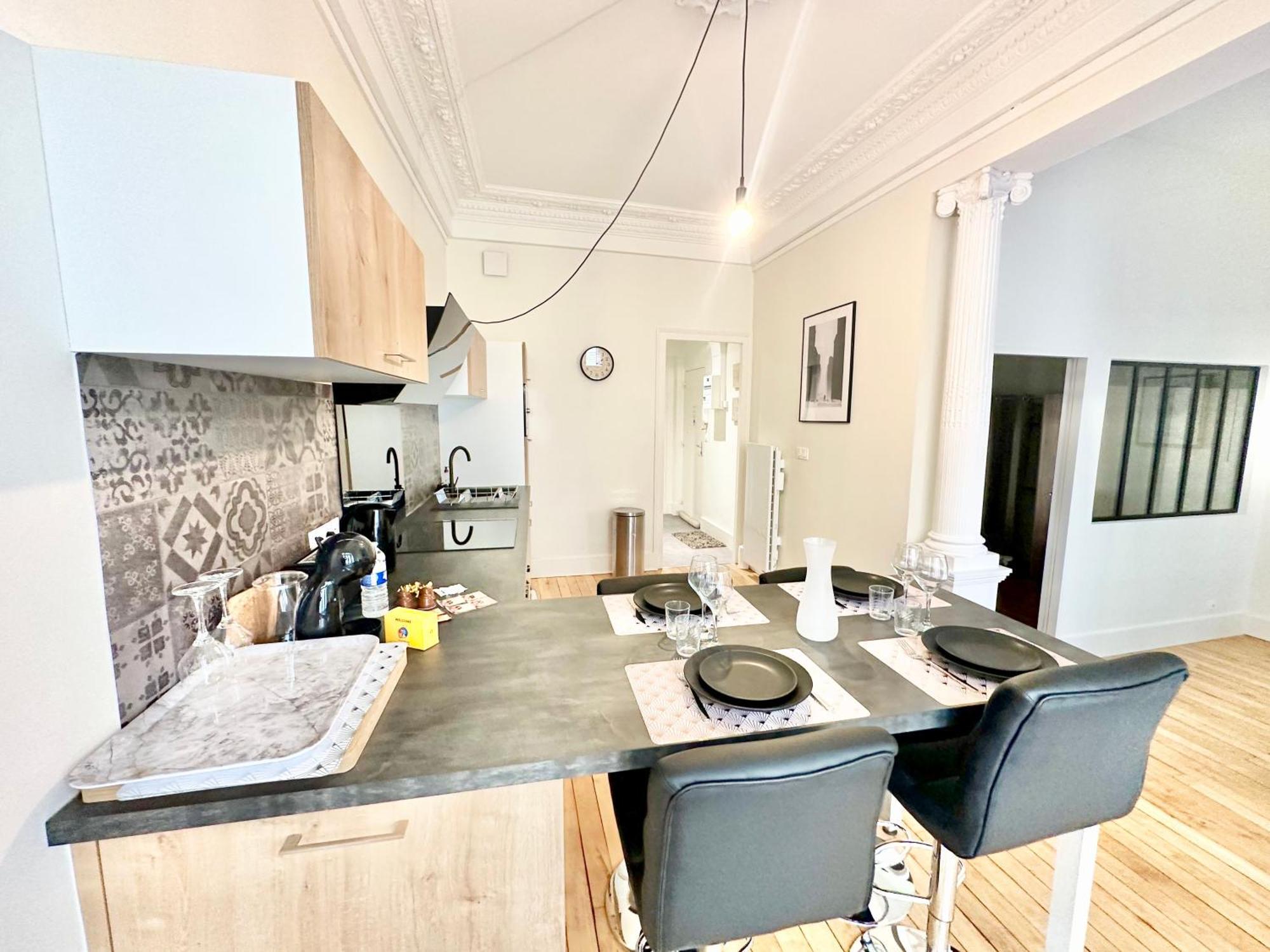 Le Pantheon, Urbain Et Authentique Apartment ลิมอจส์ ภายนอก รูปภาพ