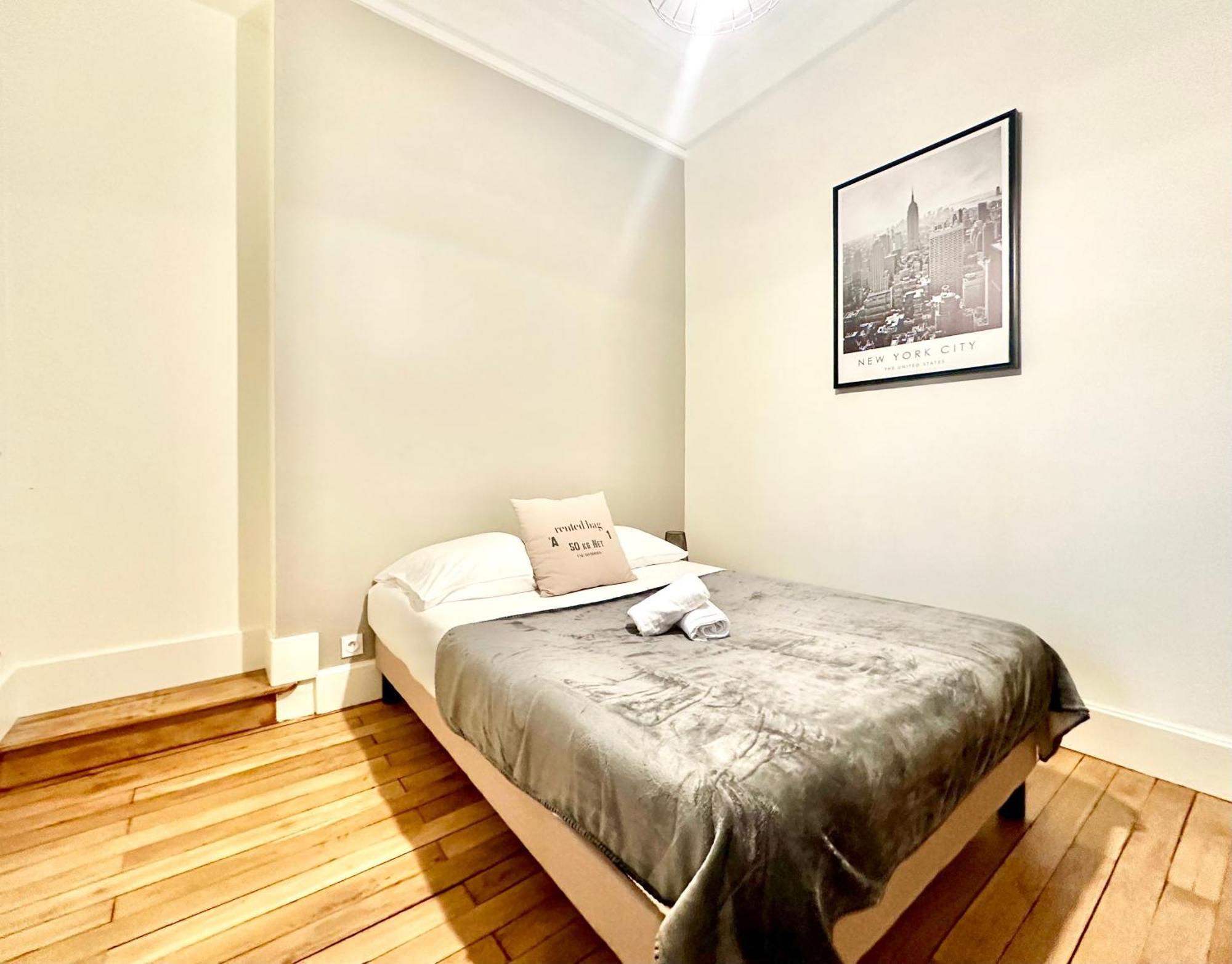 Le Pantheon, Urbain Et Authentique Apartment ลิมอจส์ ภายนอก รูปภาพ